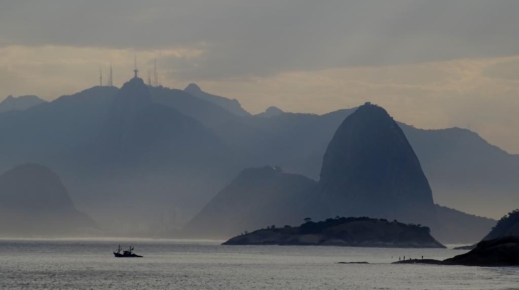 Camboinhas Oceanside Oceanfront Apartment Rio de Janeiro